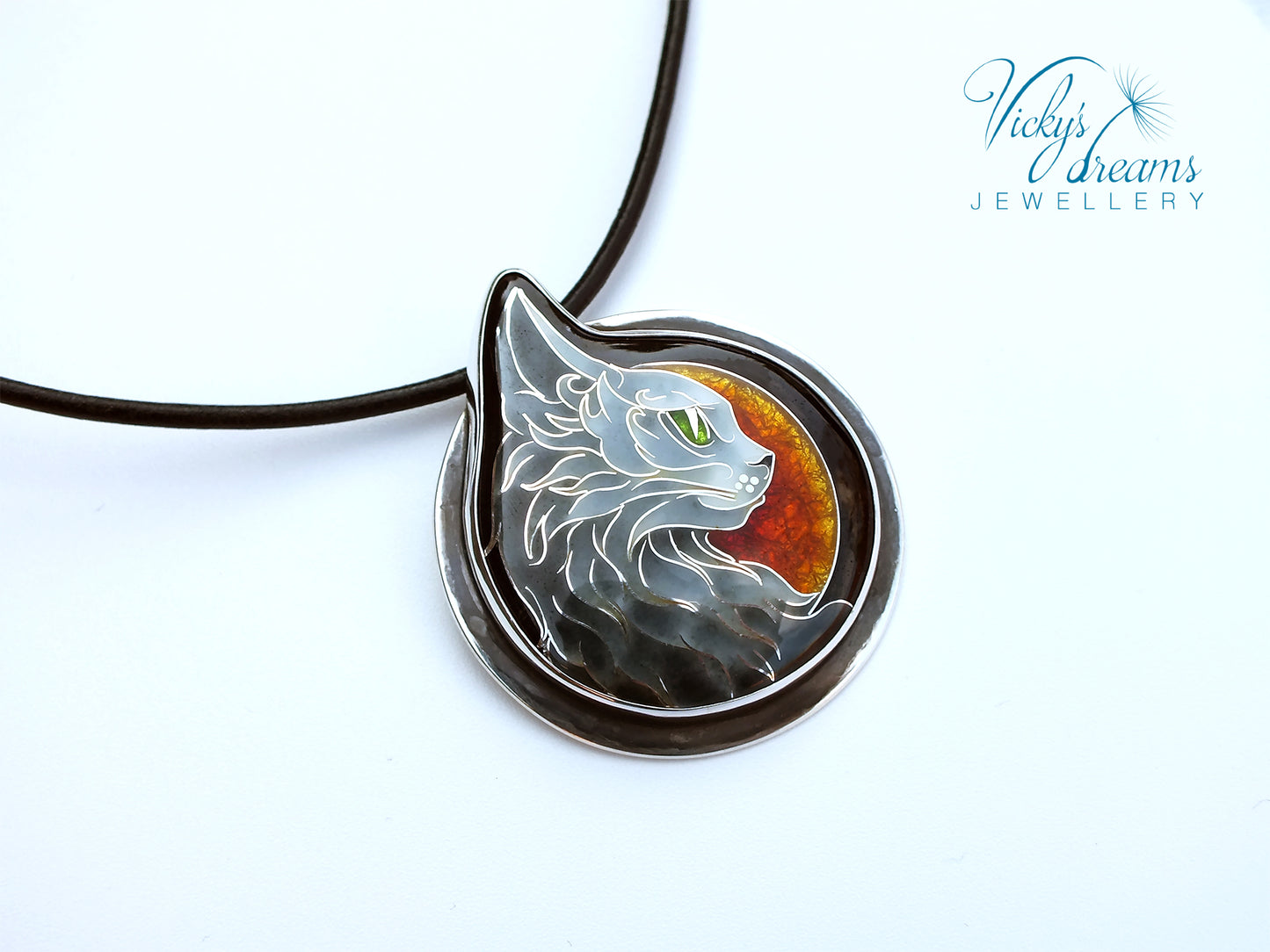 Green eyed cat - Cloisonné enamel necklace
