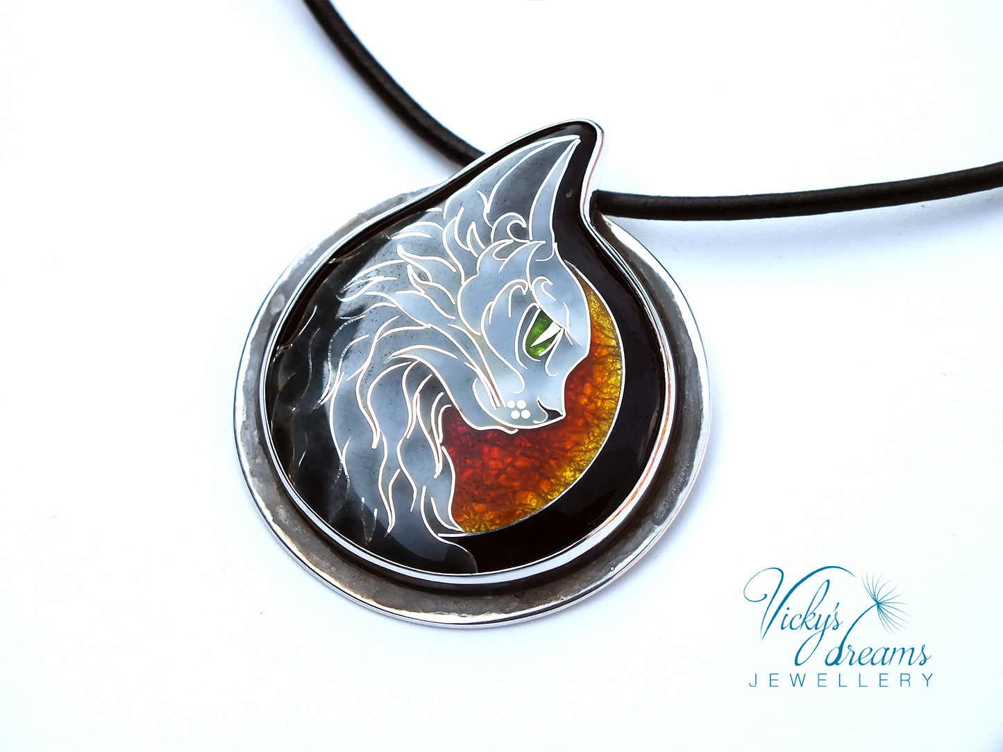 Green eyed cat - Cloisonné enamel necklace