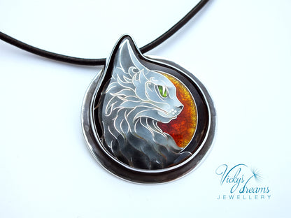 Green eyed cat - Cloisonné enamel necklace