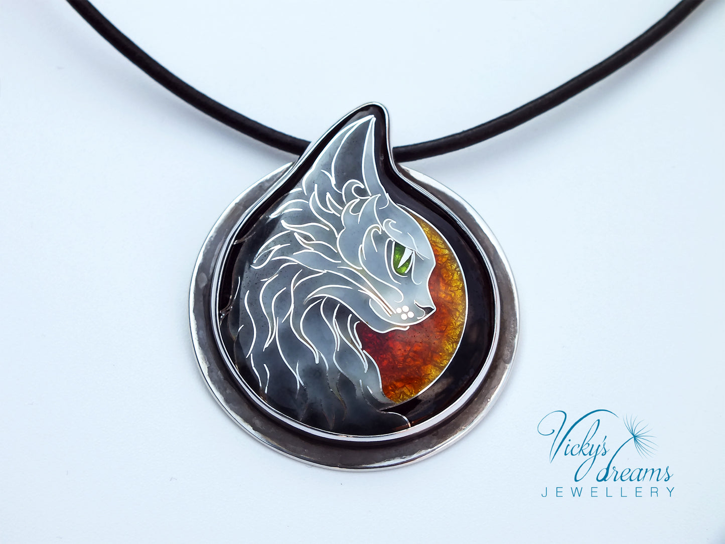 Green eyed cat - Cloisonné enamel necklace